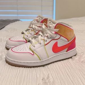 Jordan 1 Mid Se ‘Edge Glow’